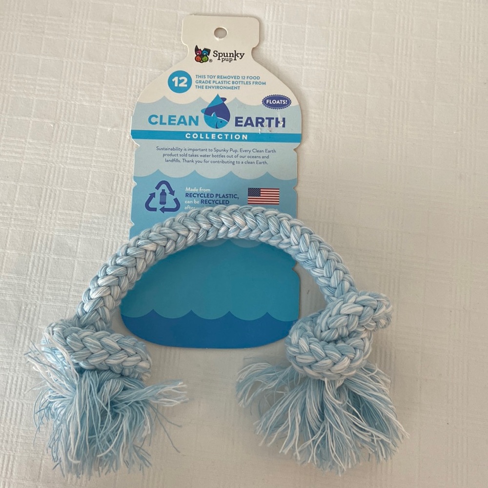 Spunky Pup 🐶 Clean Earth 🌎 blue and white dog toy